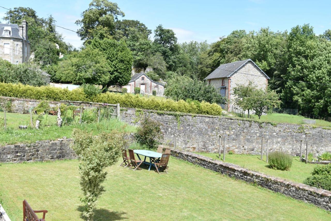 Gites In Le Neufbourg -Mortain Esterno foto
