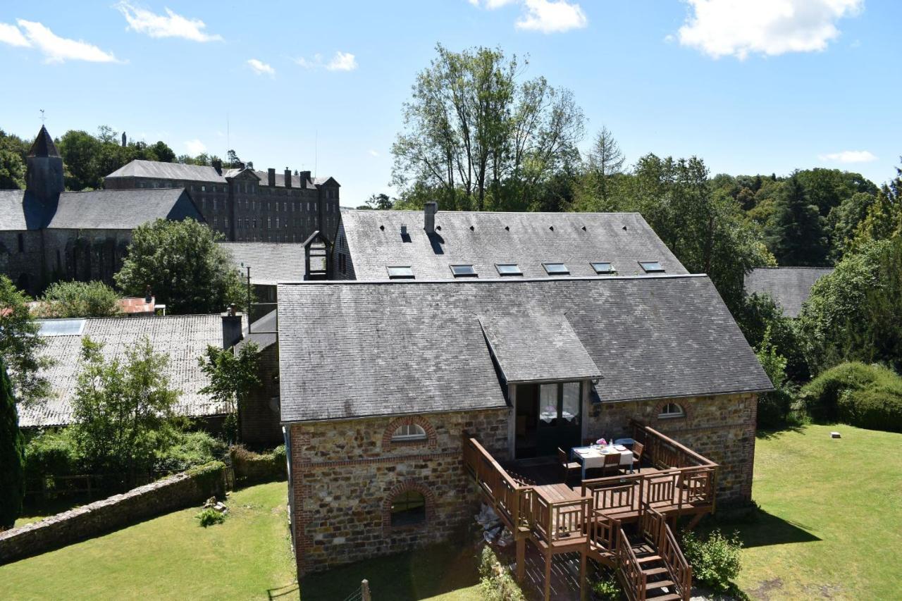 Gites In Le Neufbourg -Mortain Esterno foto