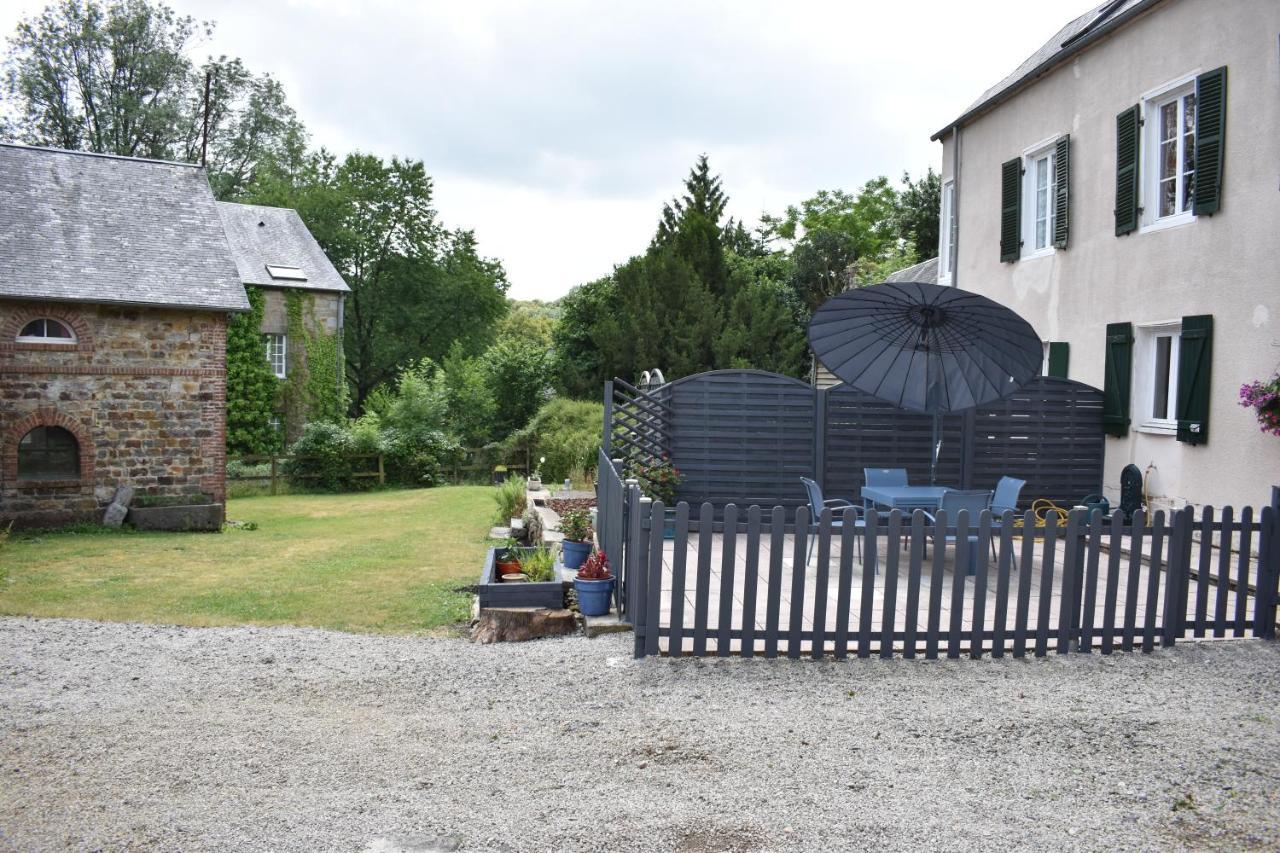 Gites In Le Neufbourg -Mortain Esterno foto