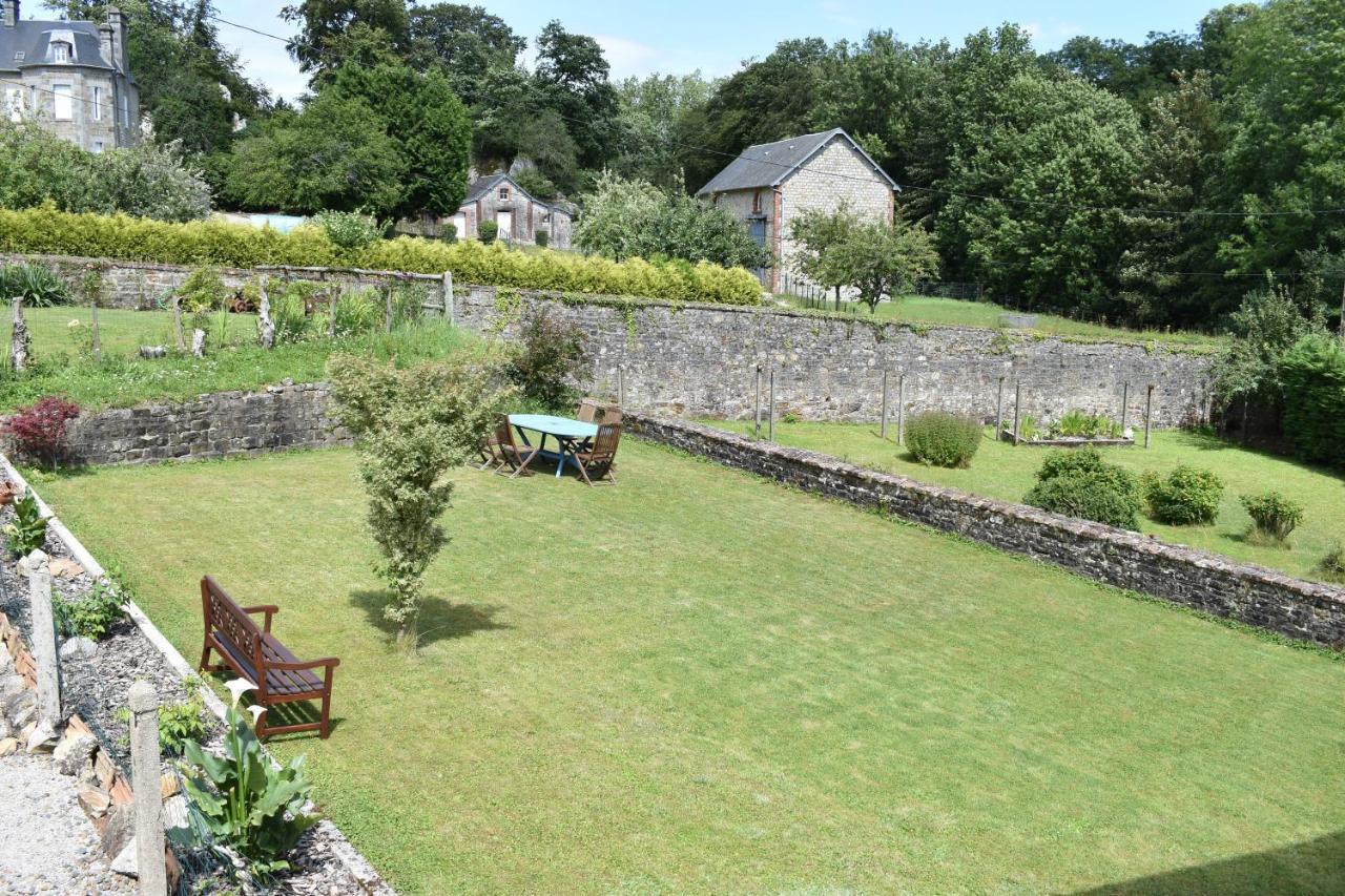 Gites In Le Neufbourg -Mortain Esterno foto