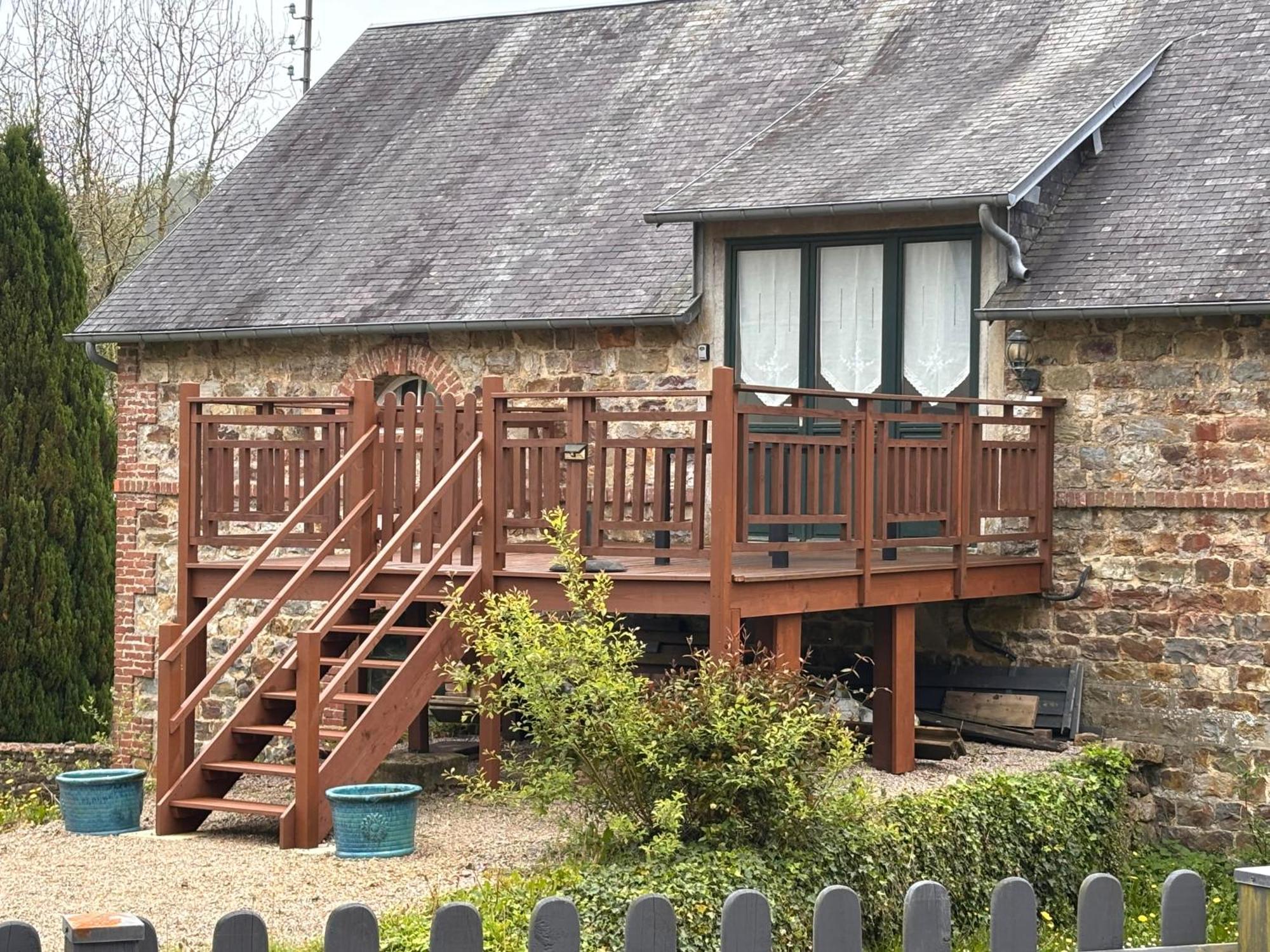 Gites In Le Neufbourg -Mortain Esterno foto